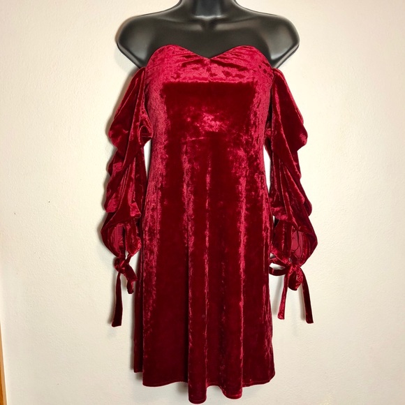 Romeo & Juliet velvet off the shoulder dress Small - Picture 3 of 8